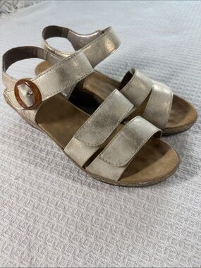 Reiker champagne metallic leather sandals with wedge heel size 39